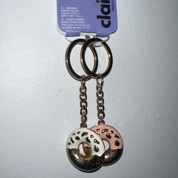 Best Friends donuts keychain Claire’s new pink and white doughnut keychains BFF - Picture 7 of 7